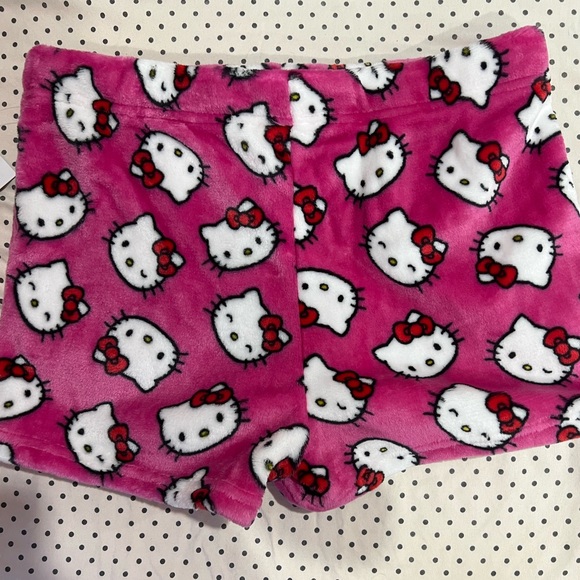 hello kitty pajama shorts in pink - Picture 2 of 2